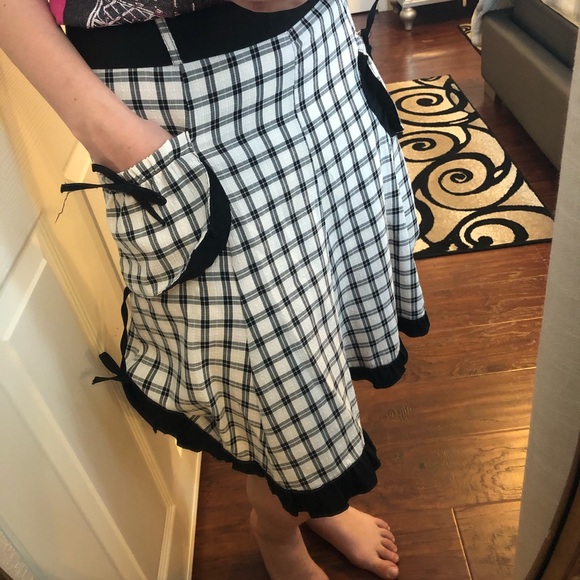 Beautiful women’s skirt! - Picture 9 of 11